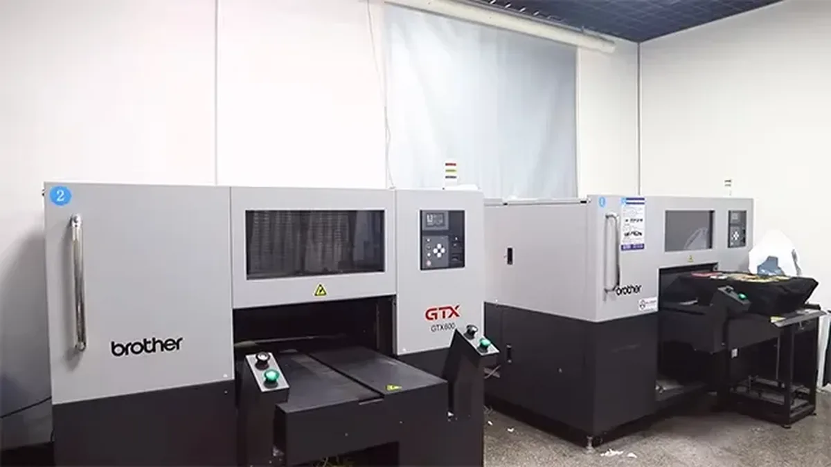 Direct-to-garment printing equipment